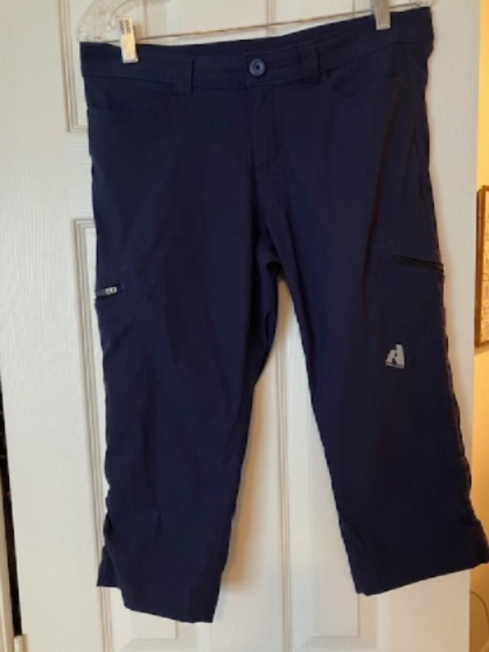 Eddie Bauer Women's Navy First Ascent Capris with Zippered Pockets 6P